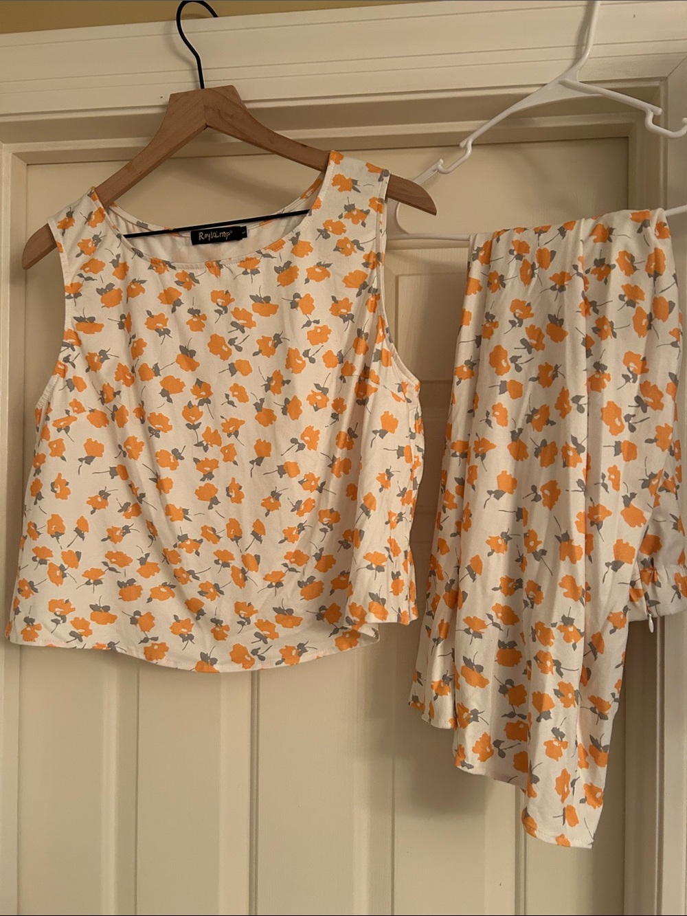 Two piece set - Picture 1 of 3